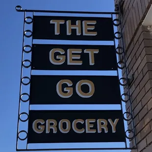 a sign for the get go grocery