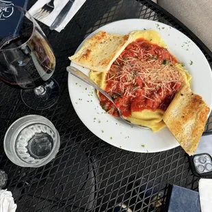 Jumbo 5 cheese ravioli (comes with garlic bread)