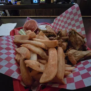 chicken wings and fried chicken, bbq wings, poultry, chicken wings, food, fried chicken wings, fried chicken, chicken, bbq chicken