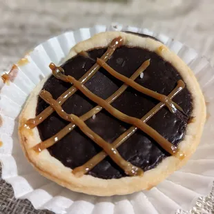 Mini Chocolate Salted Caramel Pie