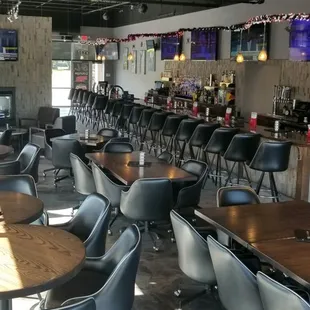 The Bar Seats 21