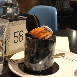 Cookies & Cream Macaron