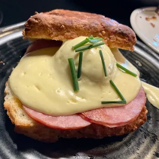 Eggs Benedict