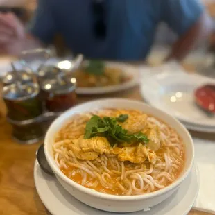 Bangkok Noodle Red Curry Soup