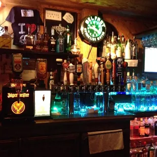 Great bar, 12 beers on draft.