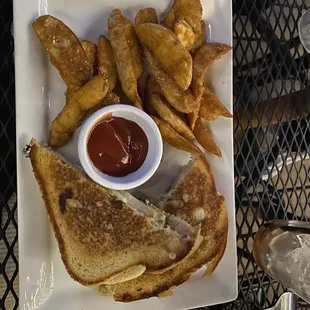 PEAR &amp; FIG JAM GRILLED CHEESE - GFP