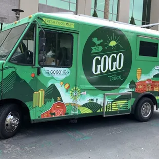 a green food truck