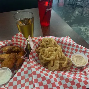 5 Wings and Onion Rings