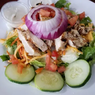 salad with grilled chicken breast