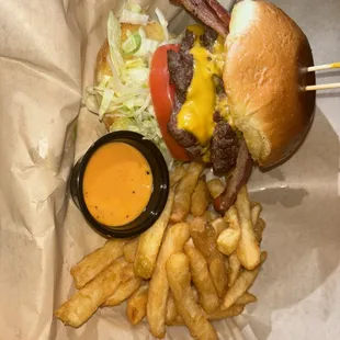 Smash Burger w/ Pub Fries