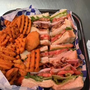 B.L.T AND SWEET POTATO  
FRIES