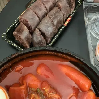 ROSE TTEOKBOKKI 2pcs fried beef dumpling