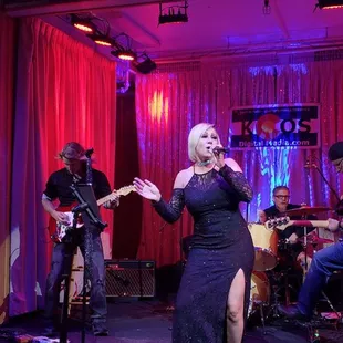 Alyssa Ruffin performing at the Gold Room on KCOS. 7 November 2018.