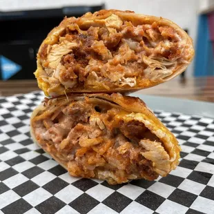 NASHVILLE HOT CHICKEN BREAKFAST BURRITO (IG: @foodwithbros)