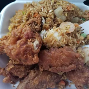 Fried chicken wings with shrimp fried rice