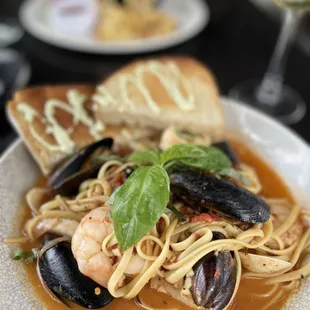 Cioppino added Pasta with white wine
