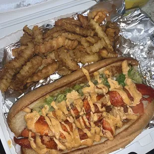 Lobster po boy w / po boy sauce and fries