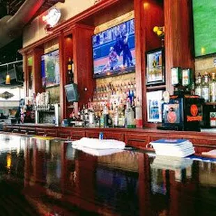 Da Bar- USB ports under every chair