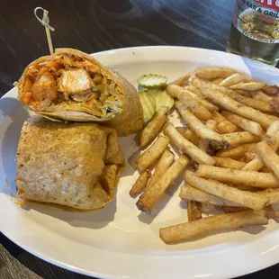 Buffalo chicken wrap with Fries