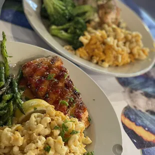 Thai salmon w/ asparagus and mac &amp; cheese.