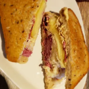 The classic Ruben is always taste amazing!!
