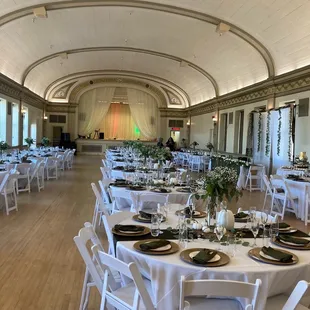 October 2022 wedding reception at The Grand on 10th, set for 186 guests.