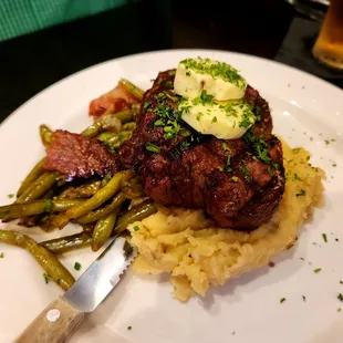 10 oz Filet with lemon butter, potatoes and green beans