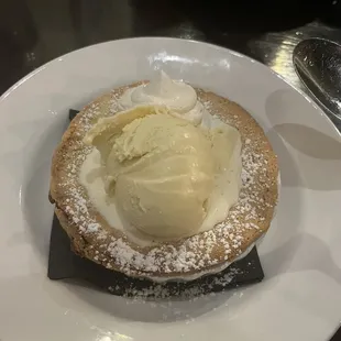 Brownie with homemade vanilla ice cream