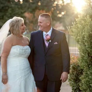 We were able to do our Wedding photos at the Grand Oak!