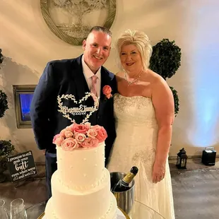 Our beautiful Wedding Cake from Sunrise Bakery