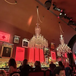 Gorgeous and fun bar setup, peep the double bar seat!!!