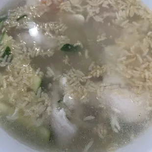 Disgusting sizzling rice soup, this doesn&apos;t look like a broth and didn&apos;t taste like one. It looked like dirty water.