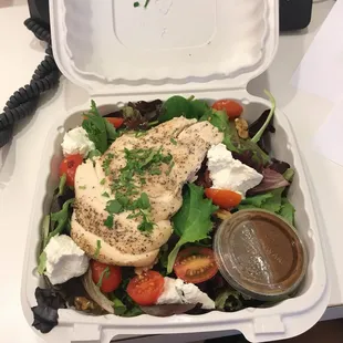 GBC never disappoints! Their food is always fresh and the vendors are local. The house salad with grilled chicken is delicious.