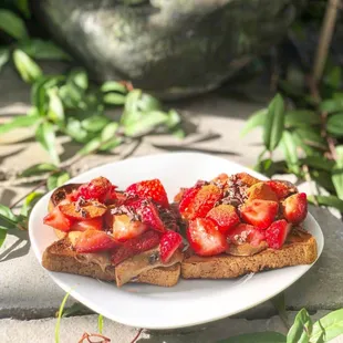 Strawberry crisp toast