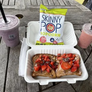 The shredder kids smoothie, post workout smoothie, strawberry crisp toast, skinny pop
