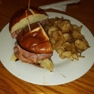 Piggie on Pretzel sandwich with homemade Saratoga chips.