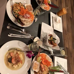 Pad Thai, Crab Pad Thai, Yellow Curry, Fried Calamari