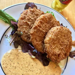 Fried green tomatoes with remoulade sauce