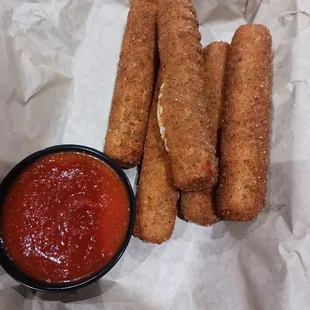 Cheese sticks with .marinara sauce
