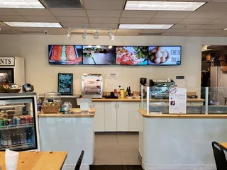 Moma’s Unwind Cafe