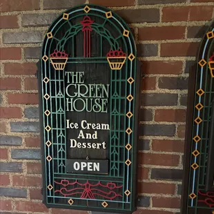 a sign for ice cream dessert