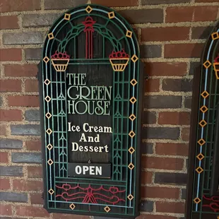 a sign for ice cream dessert