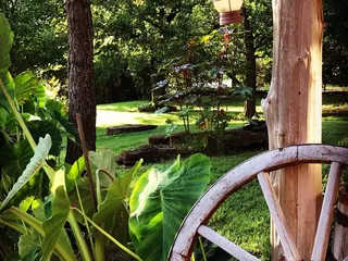 Rusty Gables Guest Lodge & Gallery