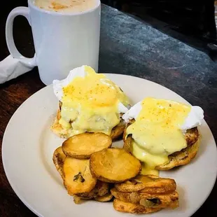 Fried Chicken Country Benedict