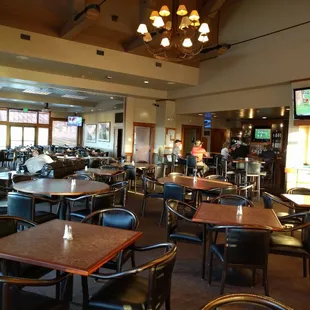 Dinning room and bar.