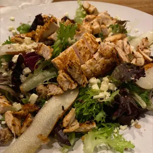Pear salad with chicken