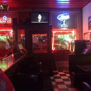 Small town tavern with good music and great hamburgers!