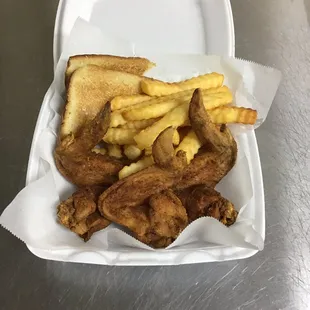Chicken Wing Basket with reg. fries and toast