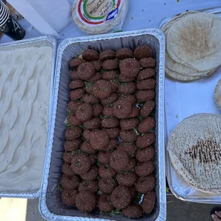 Hummus, falafel, pita