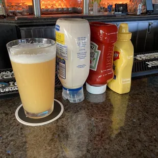 Smart bartender brings out condiments before order arrives. Why don't more places do this?